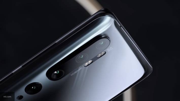 Китайская компания Xiaomi запатентовала смартфон с тремя экранами