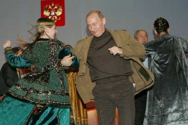 Видео танца Путина и Джорджа Буша-младшего появилось в Сети