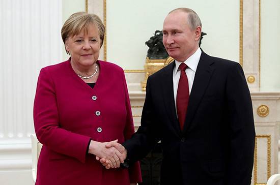 Путин и Меркель обсудили прошедшие в Москве переговоры по Ливии