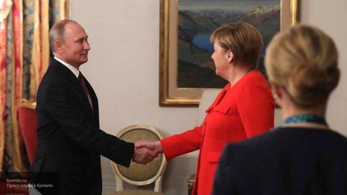 Путин и Меркель после встречи в Москве провели переговоры по телефону