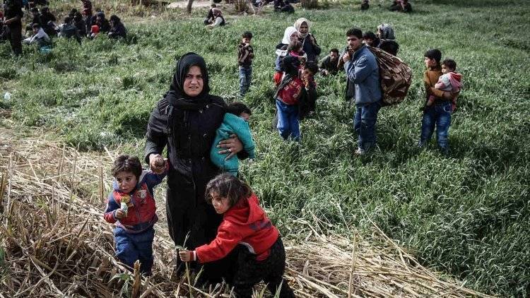 Около тысячи мирных жителей за сутки покинули идлибскую зону деэскалации в Сирии