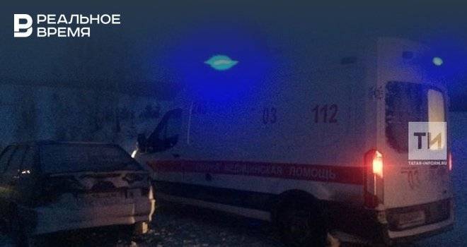 Четыре человека пострадали в аварии легковушек в Татарстане
