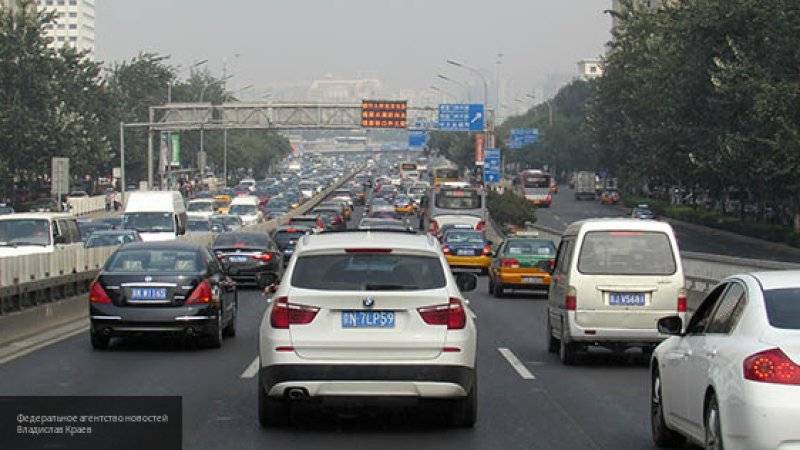 Видео с обвалом дороги в китайском Синине появилось в Сети