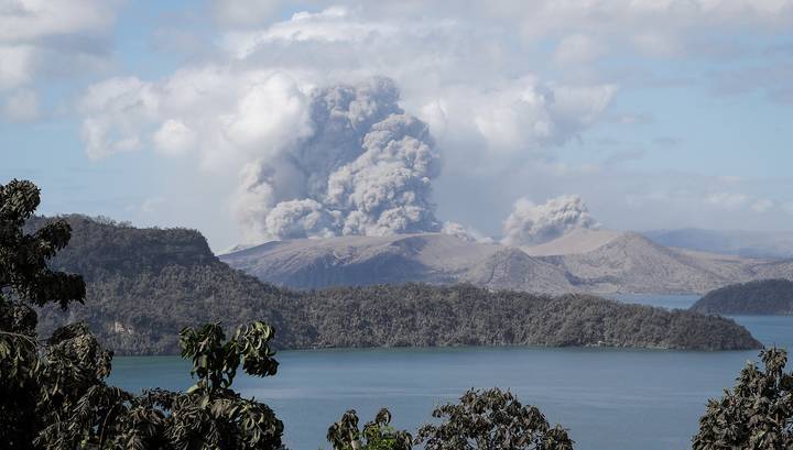 Самое страшное впереди: магма движется к кратеру вулкана на Филиппинах
