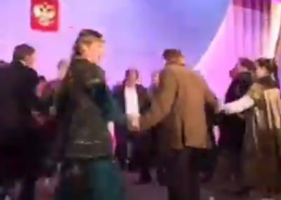 Кремль опубликовал видео зажигательных танцев Путина и Джорджа Буша-младшего