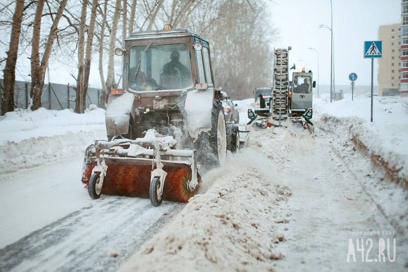 Из-за уборки снега водителей призвали не парковать автомобили на кемеровском проспекте