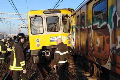 В метро Неаполя столкнулись три поезда