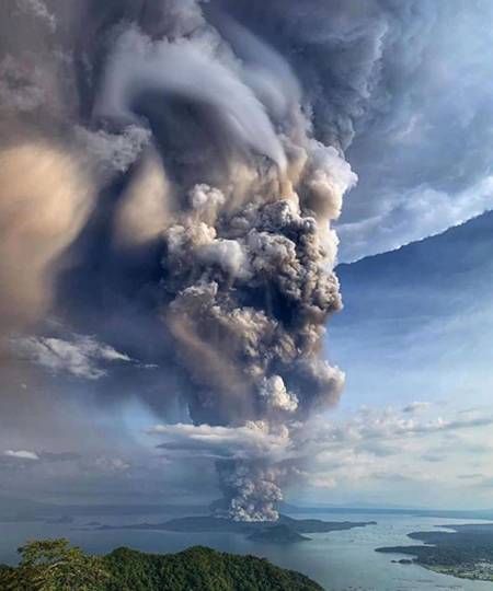 Россиян, отдыхающих на Филиппинах, предупредили об эвакуации из-за извержения вулкана