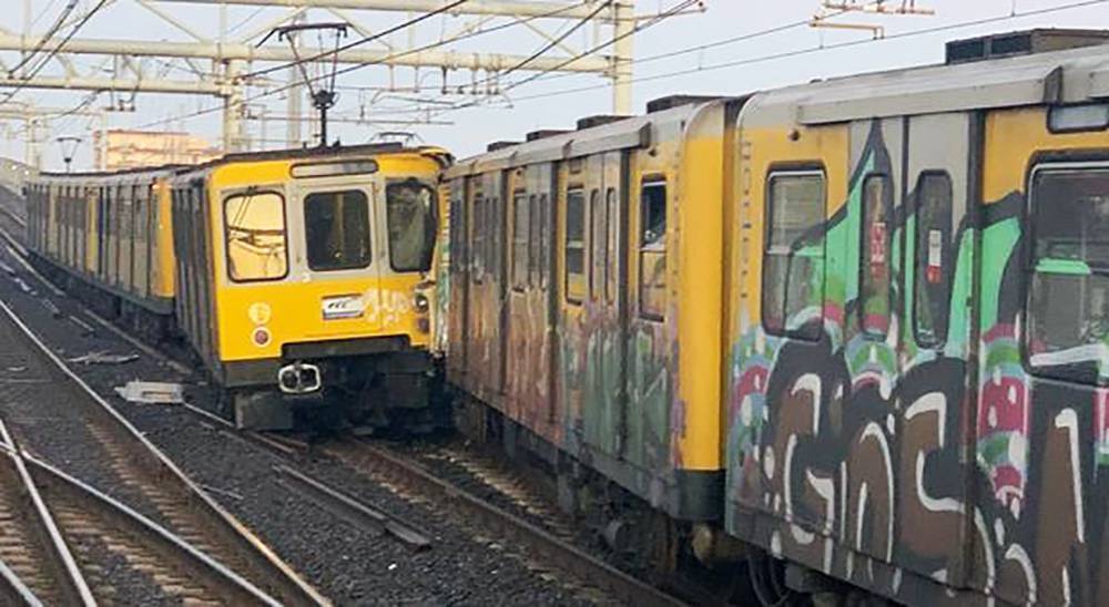 "Все в шоке": в метро Неаполя столкнулись три поезда