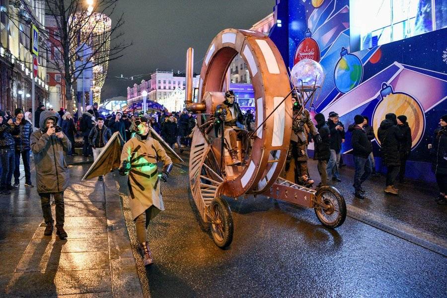 На праздничных площадках Москвы Новый год встретили 2,7 млн человек