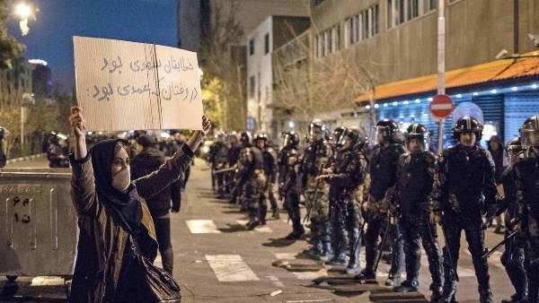 В Иране идут аресты участников акций протеста после сбитого «Боинга»