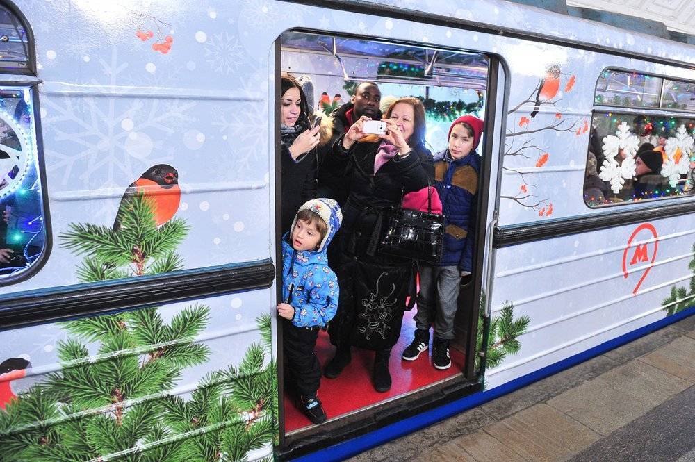 Собянин: в новогодние праздники городской транспорт перевез 82 млн человек