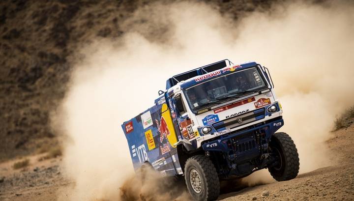 Экипаж Каргинова выиграл очередной этап "Дакара" в категории грузовиков