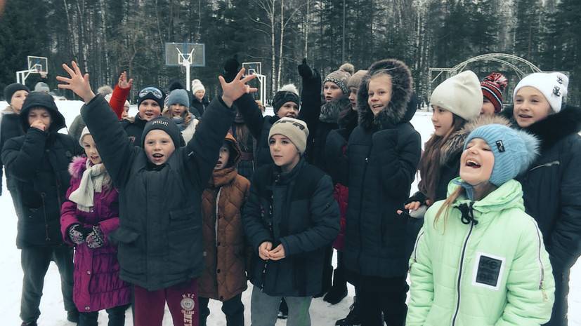 Каникулы без войны: RT устроил детям из Горловки новогоднюю поездку в Москву