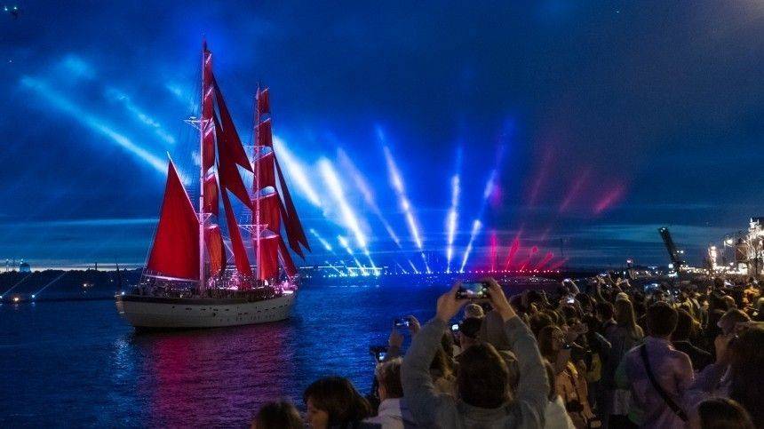 Открытка с «Алыми парусами» стала популярным новогодним поздравлением в Европе