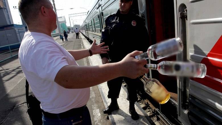 РЖД предложили увеличить вдвое штрафы для пьющих и курящих в поездах