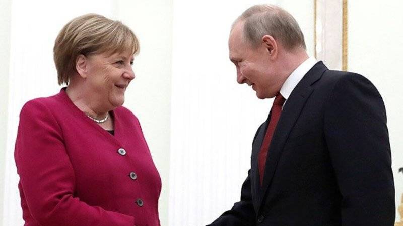 В Киеве затаили злобу на летавшую к Путину Меркель
