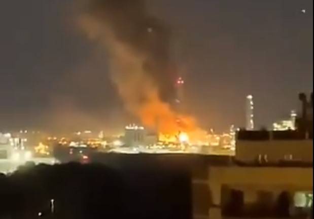 Мощный взрыв прогремел на нефтехимическом заводе в Испании