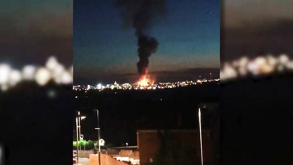 Мощный взрыв прогремел на нефтехимическом заводе в Испании (видео)