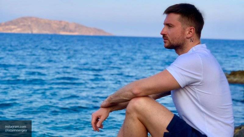 Сергей Лазарев в отпуске плавал с дельфинами