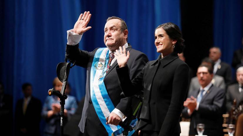В Гватемале вступил в должность новый глава государства