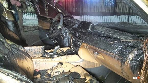 В Екатеринбурге сгорел BMW X6, принадлежащий владелице банного комплекса