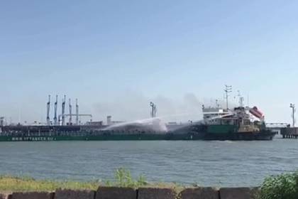 В российском порту загорелся иранский танкер - lenta.ru - респ. Дагестан - Махачкала