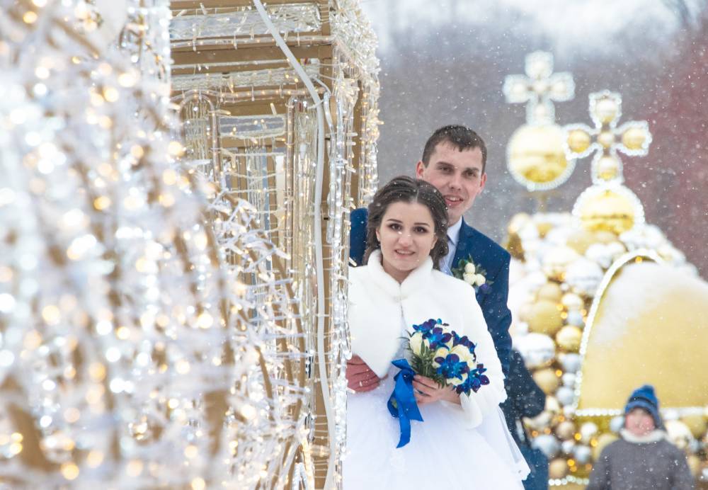 Более 6,5 тысячи пар сыграли свадьбу на стадионах, в усадьбах и парках Москвы