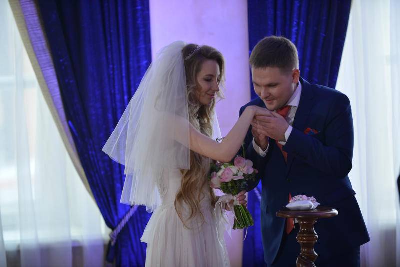Более 400 пар в Москве сыграют свадьбу в День всех влюбленных