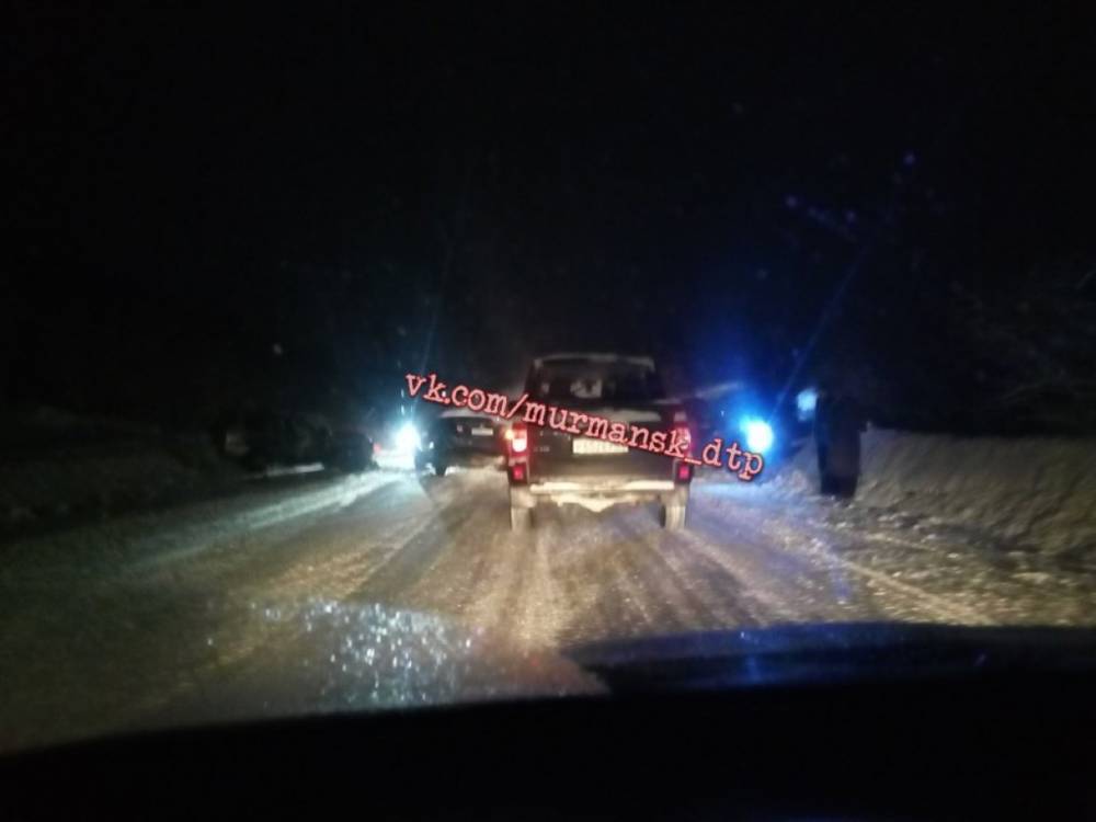 На Печенгской дороге столкнулись три автомобиля