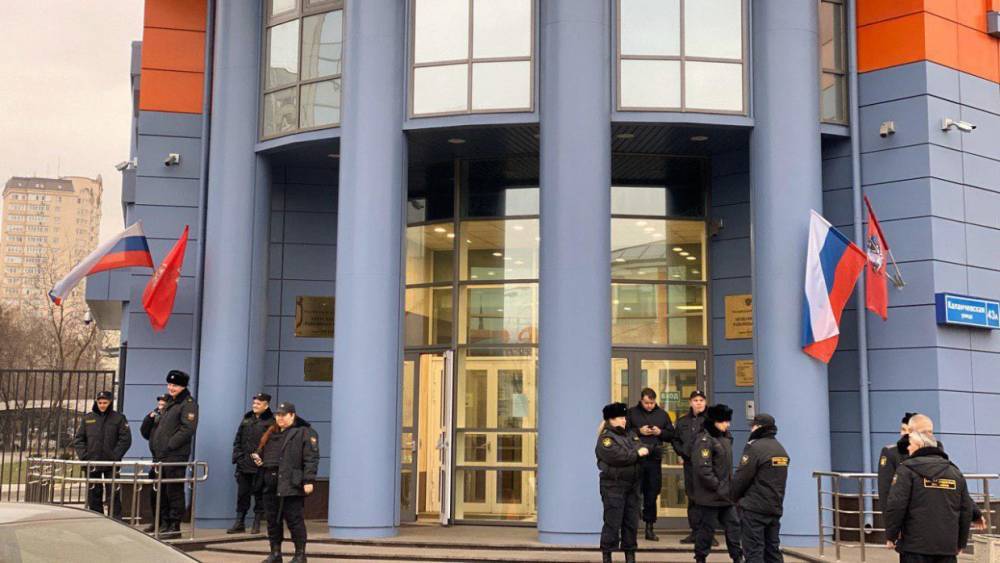 Суды Петербурга начали возвращаться к работе после «заминирований»
