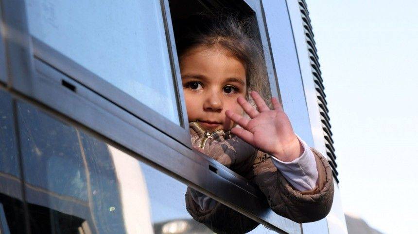 Благодаря переправе, построенной военными РФ, в сирийский город Дейр-Эз-Зор возвращаются беженцы