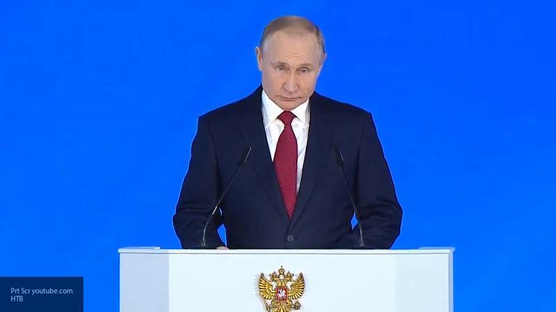 Путин заявил о необходимости повышения ежемесячных выплат на одного ребенка
