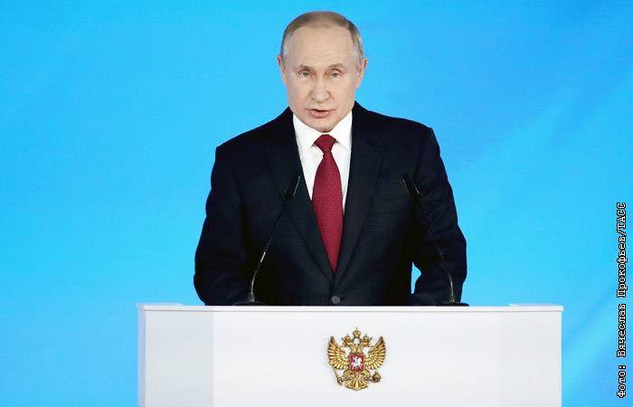Путин предложил ввести ежемесячные выплаты бедным на детей от трех до семи лет