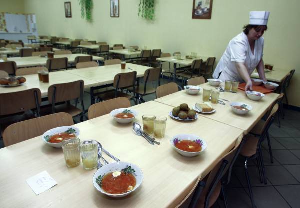 В России учеников начальных классов будут кормить бесплатно