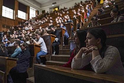 Путин призвал дать студентам возможность получить смежную профессию