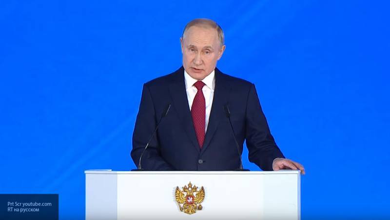 Путин предложил принять законопроекты о защите капиталовложений