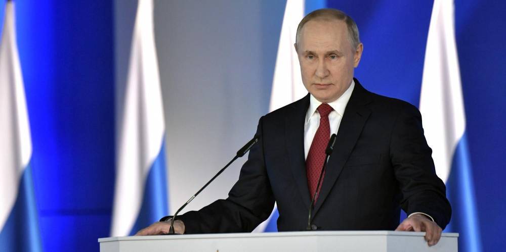 Путин объявил о доплате классным руководителям 5000 рублей