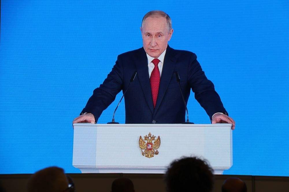 Путин предложил вынести на обсуждение ряд конституционных поправок