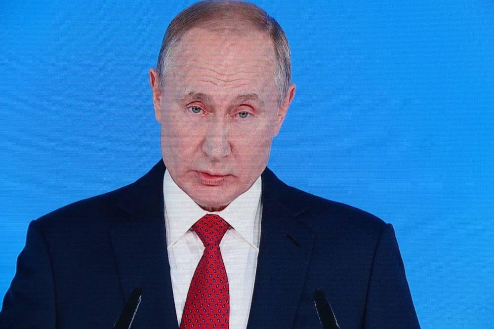 Путин поддержал идею убрать из Конституции РФ оговорку о двух сроках для президента подряд