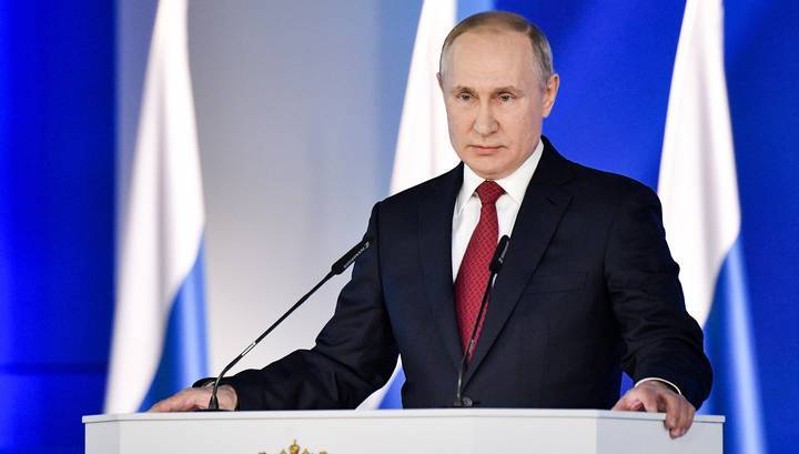 Путин объявил о приоритете Конституции в правовом пространстве России