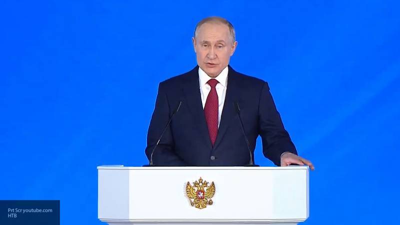 Путин заявил о необходимости повысить роль губернаторов