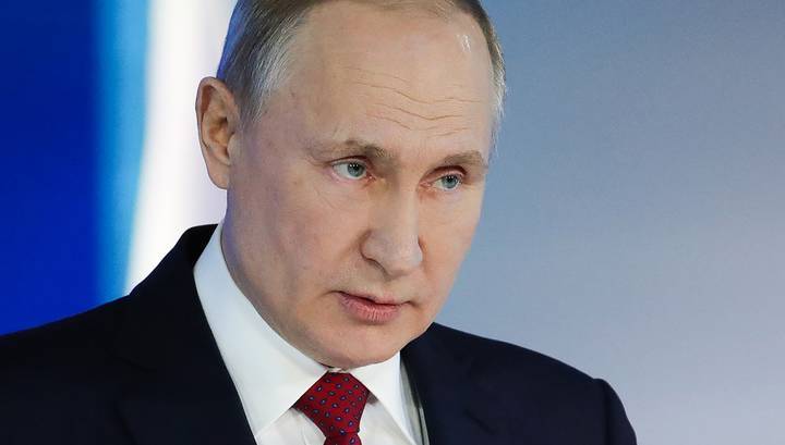 Путин: Конституцию менять не надо, нужен лишь ряд поправок