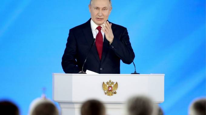 Путин призвал правительство поддержать и принять меры по защите бизнеса в России