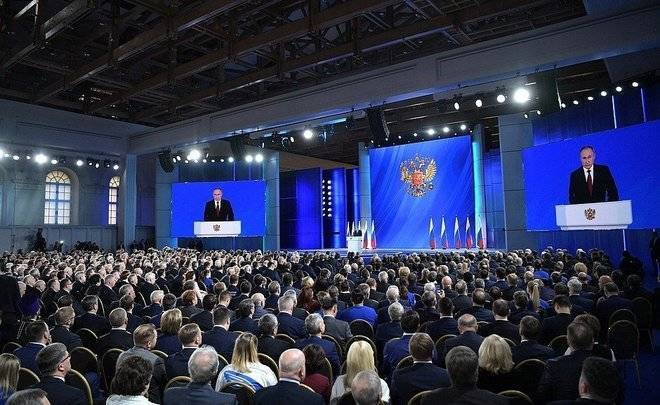 Путин завершил послание Федеральному собранию