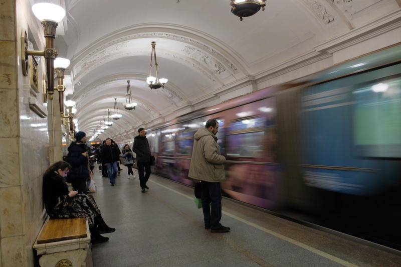 Спустившегося на рельсы в метро мужчину арестовали в Москве