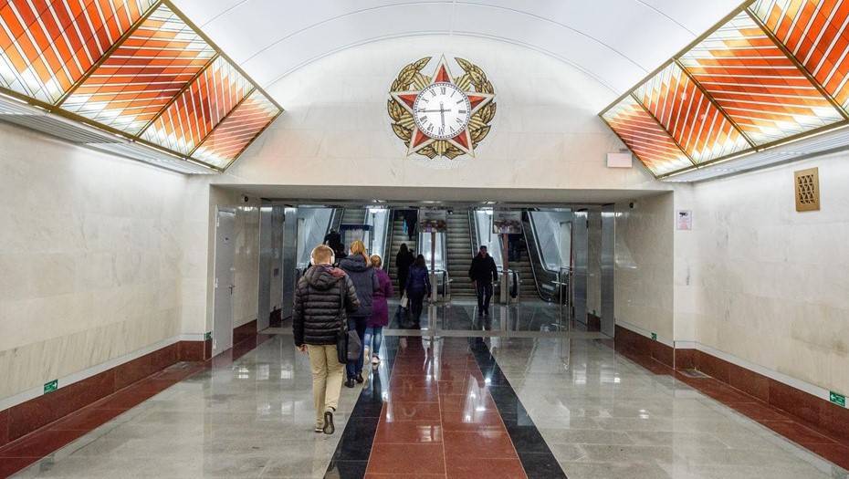 На станциях "Дунайская" и "Проспект Славы" ограничат вход по утрам и вечерам