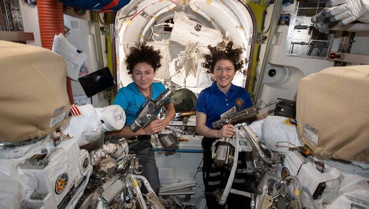 Джессика Меир - Кристина Кук - В открытый космос с МКС вышли две женщины - vesti.ru - США