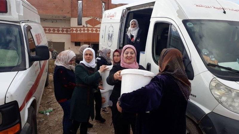 Мирные жители Сирии второй день подряд проходят через гуманитарный коридор в Аль-Хадере