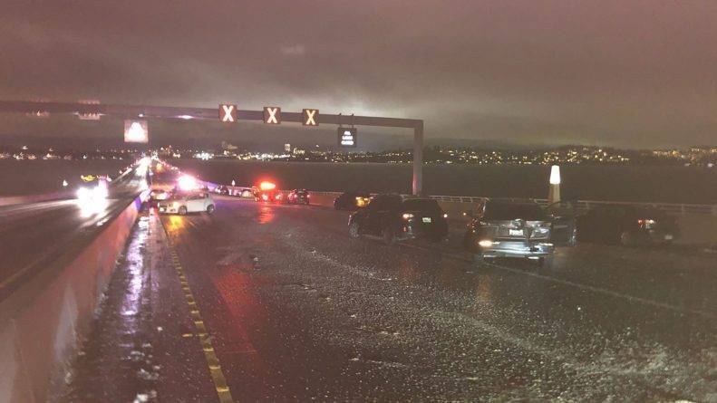 Снежная буря в Сиэтле спровоцировала аварию с участием 30 автомобилей